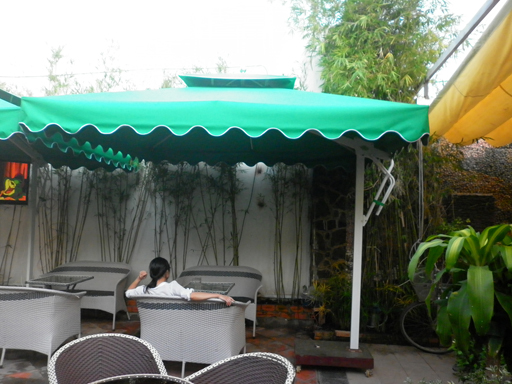 Dù quán cafe tỉnh Tiền Giang giải pháp che chắn hoàn hảo